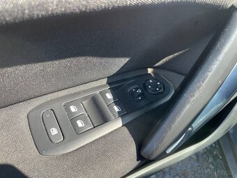 Peugeot 308 2.0 HDi Serviska, LED, Senzory - 9