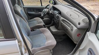 Renault  Scenic 1,6i 16V 79kW - 9