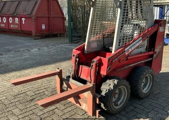 Smykový nakladač Gehl 1620, 1100 kg, motor ISUZU, 2100 mth - 9