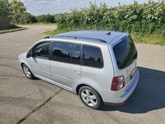 Volkswagen Touran 7 míst - 9