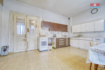 Prodej rodinného domu s pozemky 2418 m², Kunějovice - 9