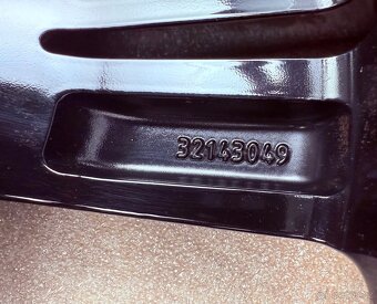 TOP zimní kola Volvo S60 R19 originál - 9