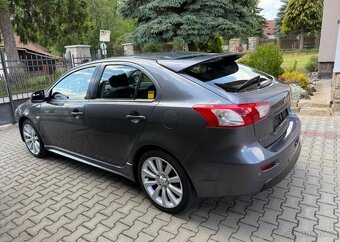 Mitsubishi Lancer 1,8i Pravidelný servis 1 Majit benzín - 9