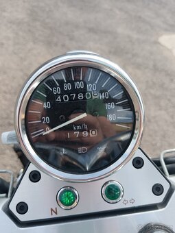 Suzuki VZ 800 Marauder - 9