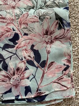 Nový dámský šátek Avon - orig. balení, vzor květiny - 9