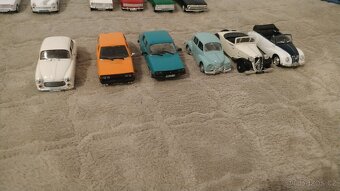 Modely autíček 1:43 - 9