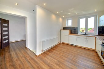 Prostorný a slunný byt 3+1 po rekonstrukci v klidné části ob - 9