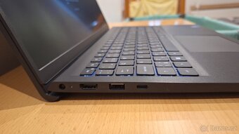 Dell Vostro 15 3530 - 9