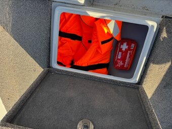 Použitá rybářská loď RiverFox 470 + motor + vlek - 9