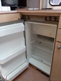 Karavan Calista 450, Soláry 400 Wp, rok 2003, 12V TV s DVD - 9