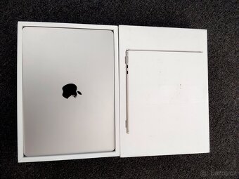 MacBook Air 13 palců M2 8 GB RAM 256 ssd - 9
