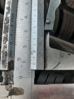 Zimní pneu 235/45r19 - 9