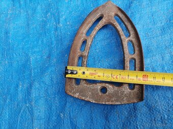 Stojánek pod starou žehličku - 9