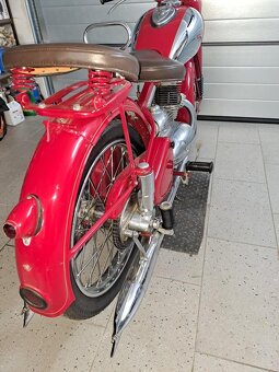 Jawa Pérák - 9
