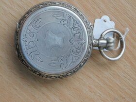 Historické starožitné celostříbrné kapesní hodinky s řezaným - 9