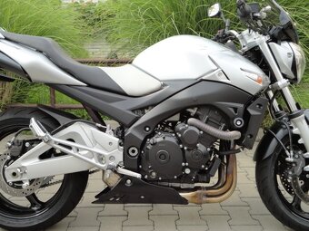 SUZUKI GSR600 - 9
