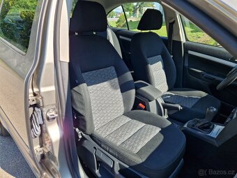 ŠKODA Octavia 2 1,6 MPI 75 KW, digiklima , vyhř TOP STAV - 9