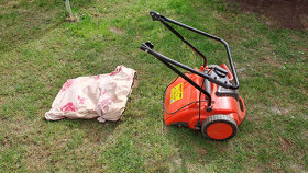 Vertikutátor, Provzdušňovač trávníku HECHT - 9