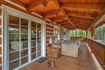 Dvě roubené novostavby na jednom pozemku s fotovoltaikou – ú - 9