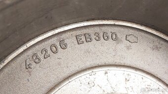 Nissan Navara D40 : Štíty zadních brzd - 9