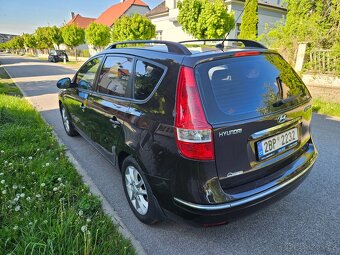 Hyundai i30 1.6i CW 130 km najeto - 9