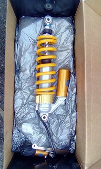Moto Guzzi V85 TT zadní tlumič Öhlins - 9