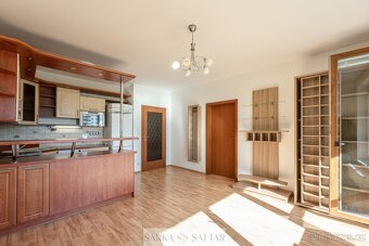 Prodej světlého 2+kk 48m2 plus balkon 6m2 a garážové stání, - 9