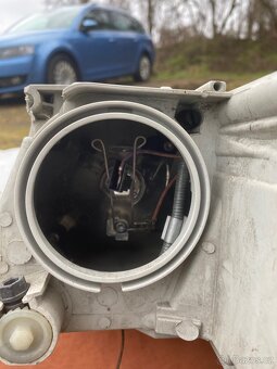 Škoda octavia 2 xenon pravy - 9