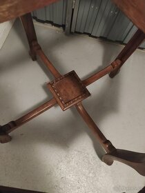 Starožitný odkládací stolek - 9