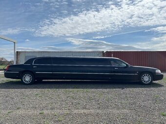 Lincoln Town Car - 9