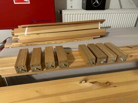 Dřevěné postele s vysokými matracemi - 9