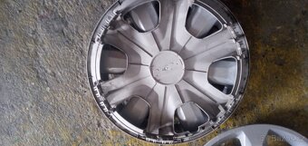 PRODÁM 4KS ORIGINÁLNÍ POKLICE DACIA R15 - 9