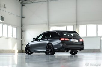 Mercedes Benz E350 CDI 190kw / AMG packet/ Airmatic/ DPH - 9