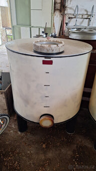 nádoby / nádrže na víno - 9