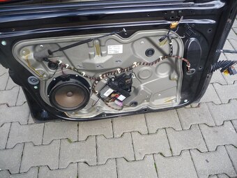 ŠKODA OCTÁVIA 2 COMBI - DVEŘE,tapce,zrcátko - 9