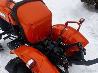 malotraktor Kubota B6001 3válec 4x4 - 9