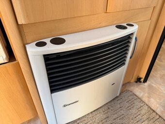 Karavan Hobby 540, markýza, 4 osoby - 9