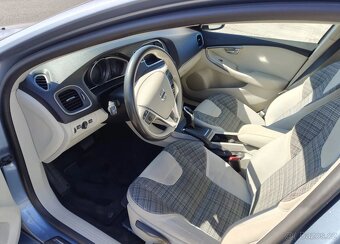 Volvo V40 D2 Drive-E Momentum - 9
