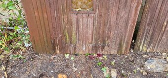 Stará dvoukřídla vrata do garáže z masivu - 9