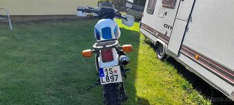 Suzuki DR 650 - 9