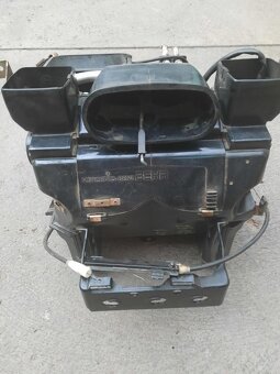 Prodám motor s převodovkou Mercedes 200 D - 9