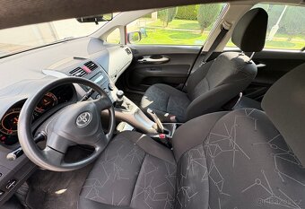 Toyota Auris 1.6 Valvematic, 2009, 172.000km, Manuál - 9