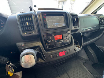 McLouis Nevis, 2014 - celointegrovaný obytný vůz - 9