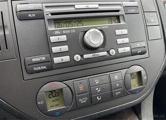 Ford C-Max 1.6i 85 kW Ghia - benzín - 9