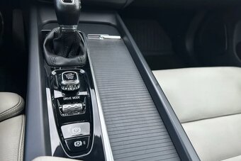 Volvo XC60 D4 Momentum Advanced Edition 2019 - 9