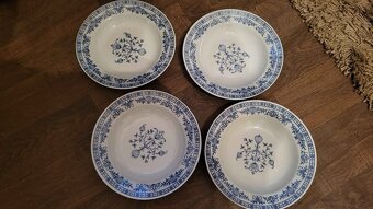 Staré porcelánové hrnky, konvičky..talíře - 9