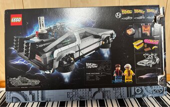 LEGO Icons 10300 Back to the Future Time Machine - 9