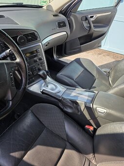 Volvo V70 2,4 D5 manuál - 9