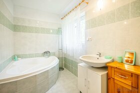 Prodej chaty s 3 apartmány, 231 m, pozemek 688 m - 9