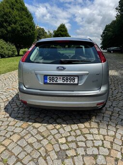 Ford Focus 1.6i - 9